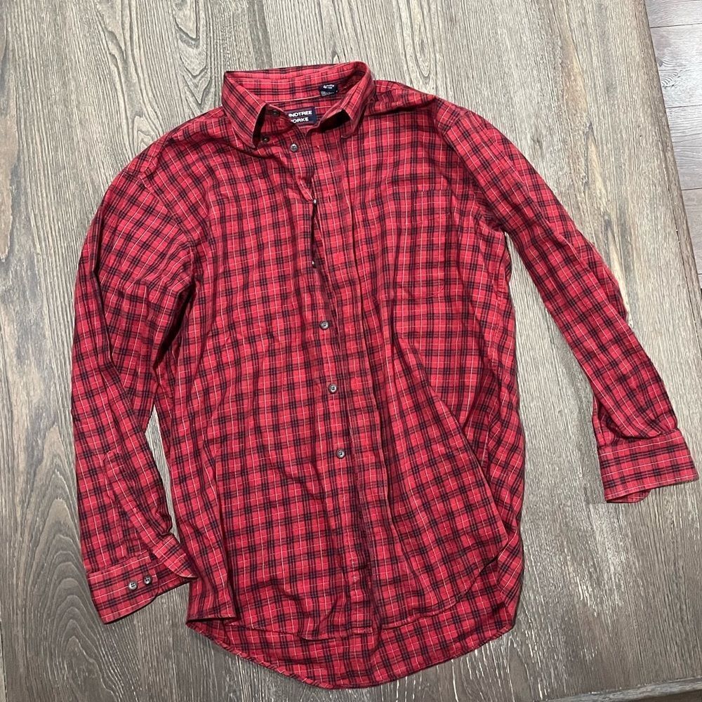 Roundtree & Yorke Button Down Shirt Plaid Long Sleeve Collared Red Black Medium